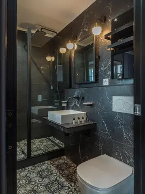 Salle de bains dans l'établissement The Blue King Suite