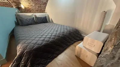 Un ou plusieurs lits dans un hébergement de l'établissement Appartement Atypique Au Pied Du Sacré Cœur