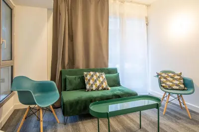 Coin salon dans l'établissement New Apt Near Bois de Vincennes - 2 Persons