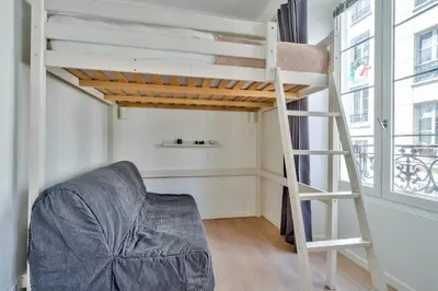 Coin salon dans l'établissement Cute Mezzanine Studio in the Heart of Paris (2M)