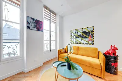 Coin salon dans l'établissement 208 Suite Guerlain - Superb apartment in Paris