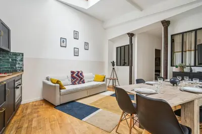 Coin salon dans l'établissement 205-Suite Villa Valmy