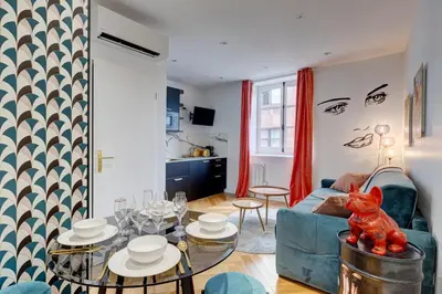 Coin salon dans l'établissement 212 Suite Louboutin - Superb Apartment in Paris