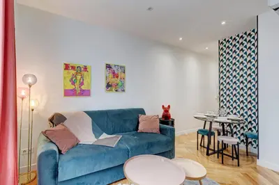 Coin salon dans l'établissement 212 Suite Louboutin - Superb Apartment in Paris