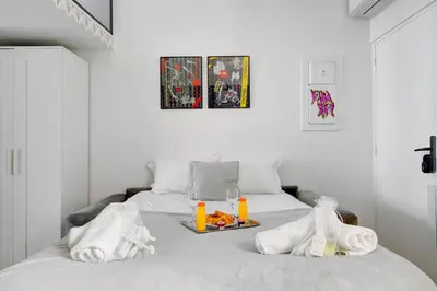 Un ou plusieurs lits dans un hébergement de l'établissement 214 Suite Vuitton - Superb Apartment in Paris