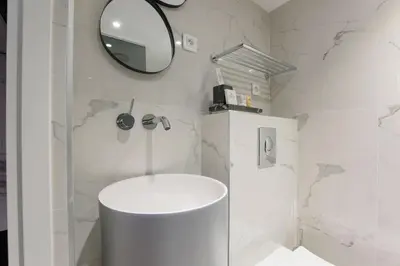Salle de bains dans l'établissement 214 Suite Vuitton - Superb Apartment in Paris