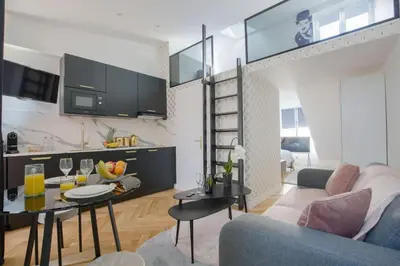 Télévision ou salle de divertissement dans l'établissement 214 Suite Vuitton - Superb Apartment in Paris