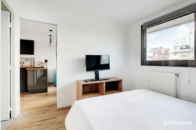 Télévision ou salle de divertissement dans l'établissement Cozy apartment - 1BR-4P - next to Paris