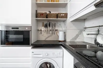Cuisine ou kitchenette dans l'établissement Logement entier à Paris