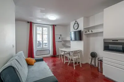 Cuisine ou kitchenette dans l'établissement Logement entier à Paris