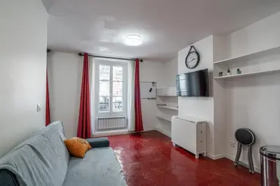 Télévision ou salle de divertissement dans l'établissement Logement entier à Paris