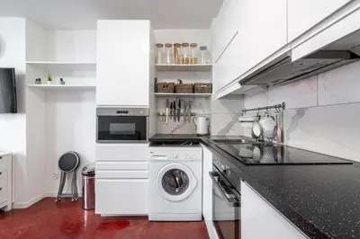 Cuisine ou kitchenette dans l'établissement Logement entier à Paris