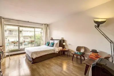 Un ou plusieurs lits dans un hébergement de l'établissement Rue Saint-Maur 1-Bed Studio Balcony and View