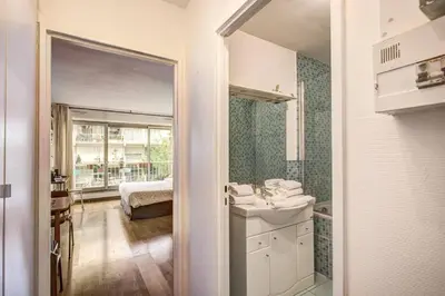 Salle de bains dans l'établissement Rue Saint-Maur 1-Bed Studio Balcony and View