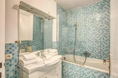 Salle de bains dans l'établissement Rue Saint-Maur 1-Bed Studio Balcony and View