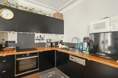 Cuisine ou kitchenette dans l'établissement Appartement Duhesme - Welkeys