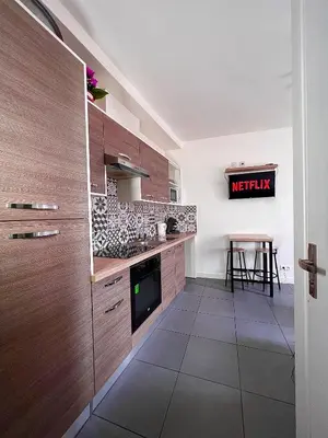 Cuisine ou kitchenette dans l'établissement Logesty Home proche Paris et Metro