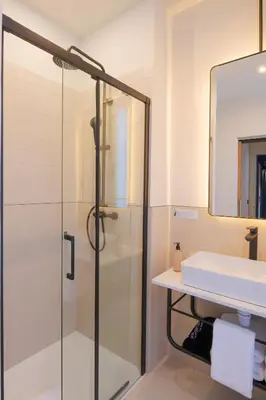 Salle de bains dans l'établissement Tinah Paris, Aboukir