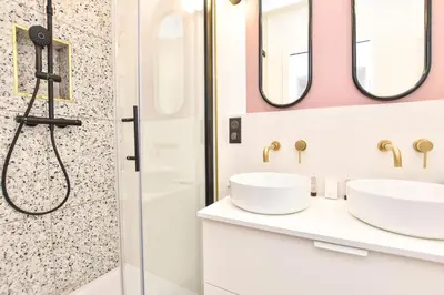 Salle de bains dans l'établissement Charming and cosy flat next to the Eiffel Tower