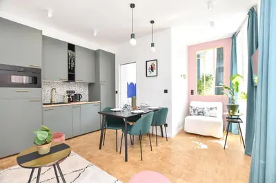 Cuisine ou kitchenette dans l'établissement Charming and cosy flat next to the Eiffel Tower