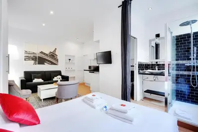 Cuisine ou kitchenette dans l'établissement Charming and calm studio - 4P -Beaubourg Quarter