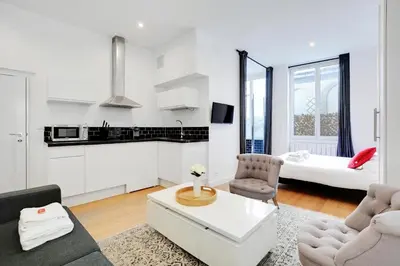 Cuisine ou kitchenette dans l'établissement Charming and calm studio - 4P -Beaubourg Quarter