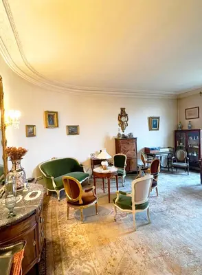 Coin salon dans l'établissement beautiful flat in the center of Paris 6 th district