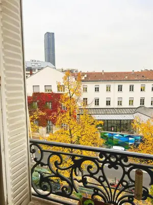 Vue générale sur Paris ou vue de la ville depuis l'appartement