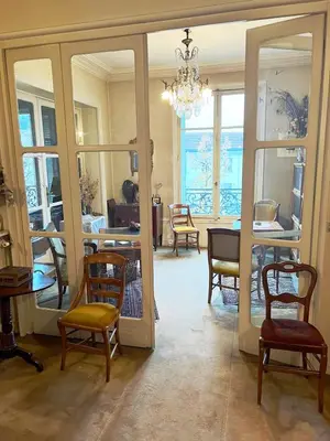 Coin salon dans l'établissement beautiful flat in the center of Paris 6 th district