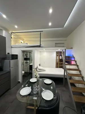 Cuisine ou kitchenette dans l'établissement Luxurious LOFT NEAR JARDIN du LUXEMBOURG