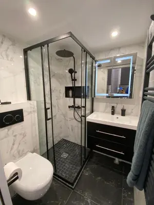 Salle de bains dans l'établissement Luxurious LOFT NEAR JARDIN du LUXEMBOURG