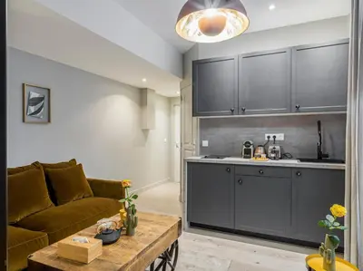 Cuisine ou kitchenette dans l'établissement Fabulous Grey