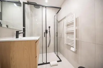 Salle de bains dans l'établissement MBM - Bastille Marais