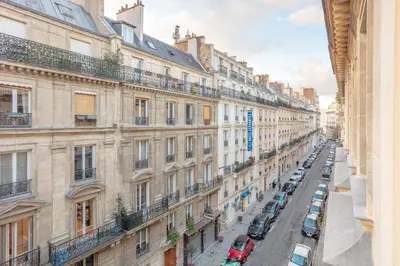 Vue générale sur Paris ou vue de la ville depuis l'appartement