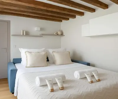 Un ou plusieurs lits dans un hébergement de l'établissement Opera - Deluxe apartment for 4