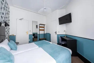 Un ou plusieurs lits dans un hébergement de l'établissement Lennon by Avalon Hotel Paris Gare du Nord