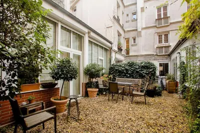 Jardin de l'établissement Quiet apartment, lively area,next to Eiffel Tower.