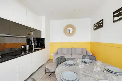 Cuisine ou kitchenette dans l'établissement Charming apart -1BR-5P - République
