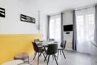 Télévision ou salle de divertissement dans l'établissement Charming apart -1BR-5P - République
