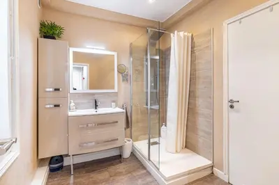 Salle de bains dans l'établissement GuestReady - Superbe apt familiale dans le Marais