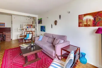 Télévision ou salle de divertissement dans l'établissement GuestReady-Spacious apartment near Exhibition Park