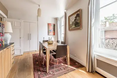 Cuisine ou kitchenette dans l'établissement GuestReady - Bel Apt pour 4 / Luxembourg -Assas
