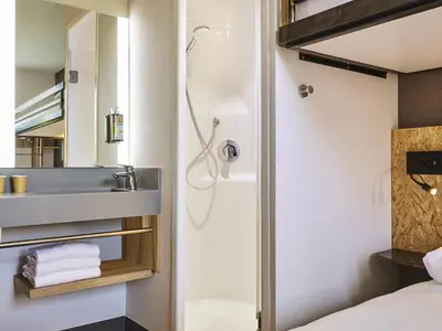 Salle de bains dans l'établissement Ibis Budget Paris porte de la Chapelle - Aréna