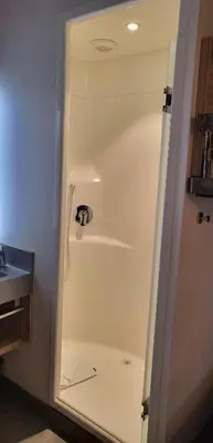 Salle de bains dans l'établissement Ibis Budget Paris porte de la Chapelle - Aréna