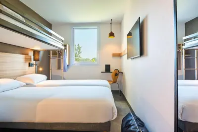 Un ou plusieurs lits dans un hébergement de l'établissement Ibis Budget Paris porte de la Chapelle - Aréna