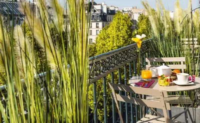 Boissons dans l'établissement Chambre proche Elysée