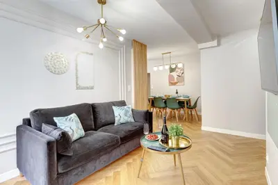 Coin salon dans l'établissement 223 Suite Rothschild - Superb apartment in Paris