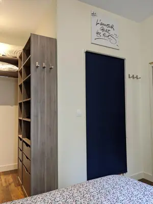 Un ou plusieurs lits dans un hébergement de l'établissement Private acces to the all flat. Charming Parisian.