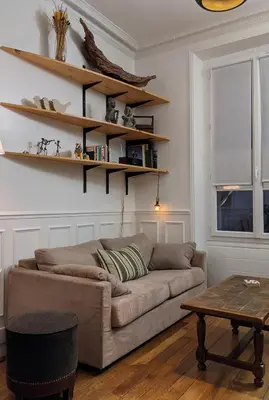 Coin salon dans l'établissement Private acces to the all flat. Charming Parisian.