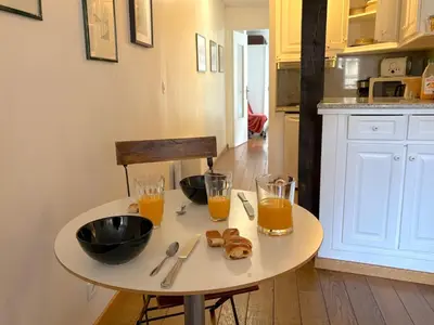 Cuisine ou kitchenette dans l'établissement L'appartement Jour